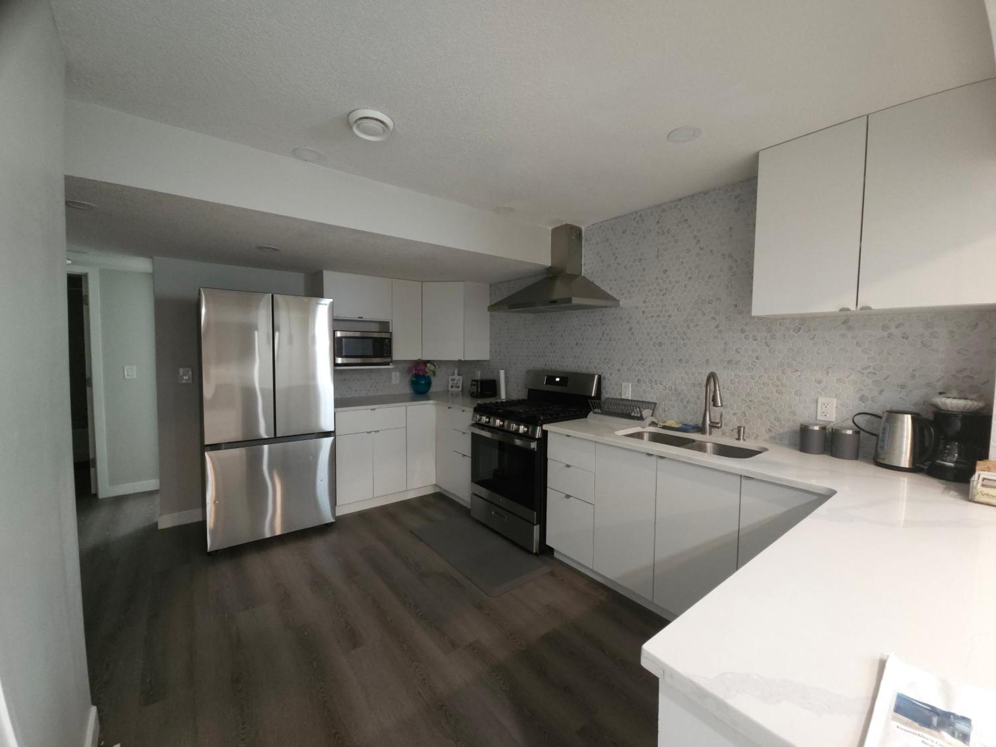 Apartment Cozy 2 Bedroom Suite, Queen Beds, Near The Airport Edmonton
