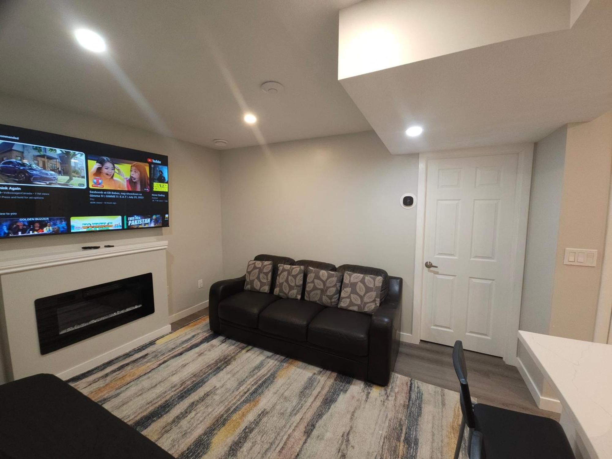 Apartment Cozy 2 Bedroom Suite, Queen Beds, Near The Airport