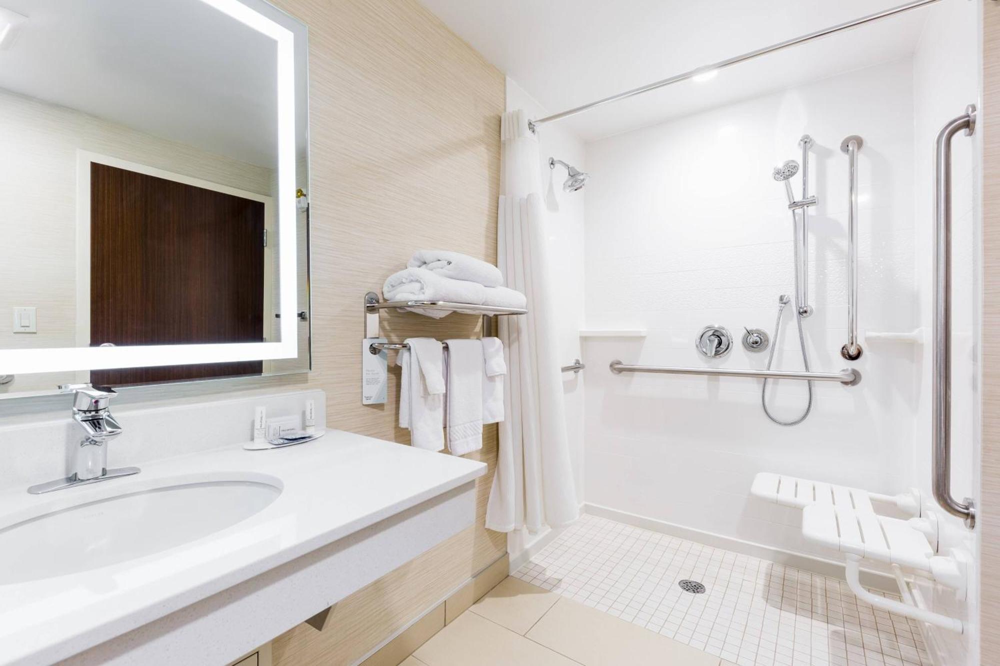 Fairfield & By Marriott North 3*