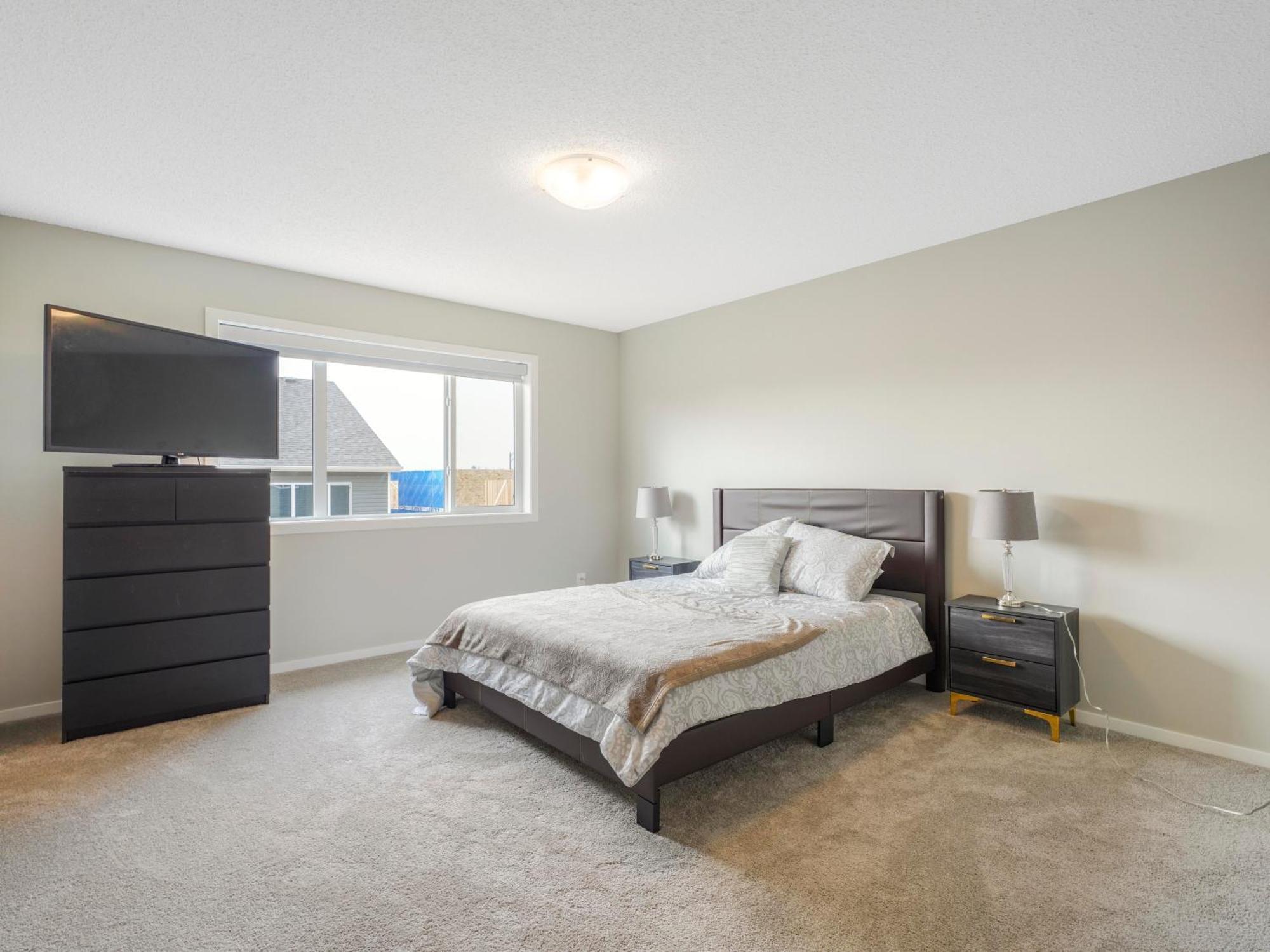 A Cozy 3 Bedroom New House With 2 Living * Edmonton