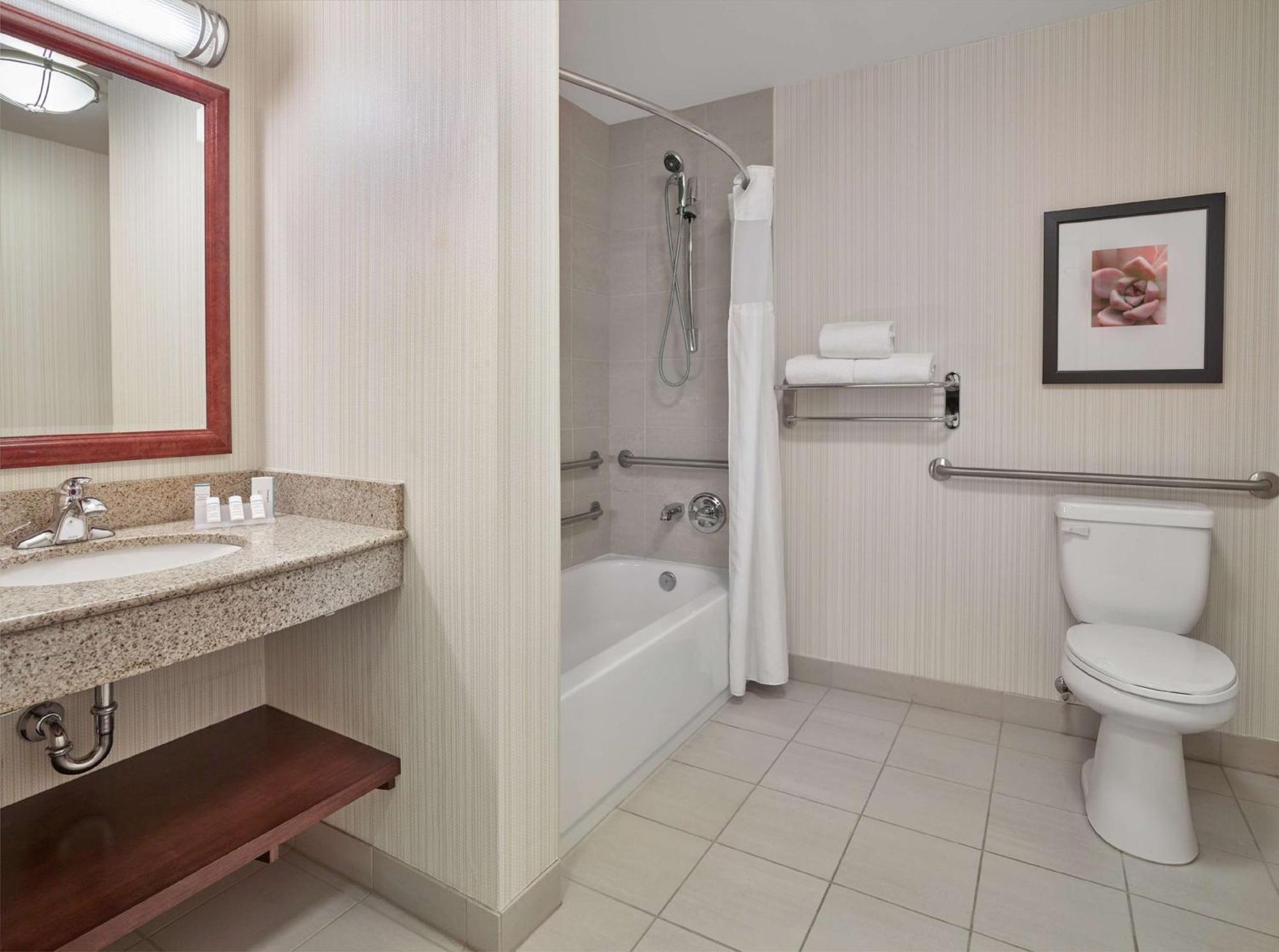 Hotel Hilton Garden West 3*