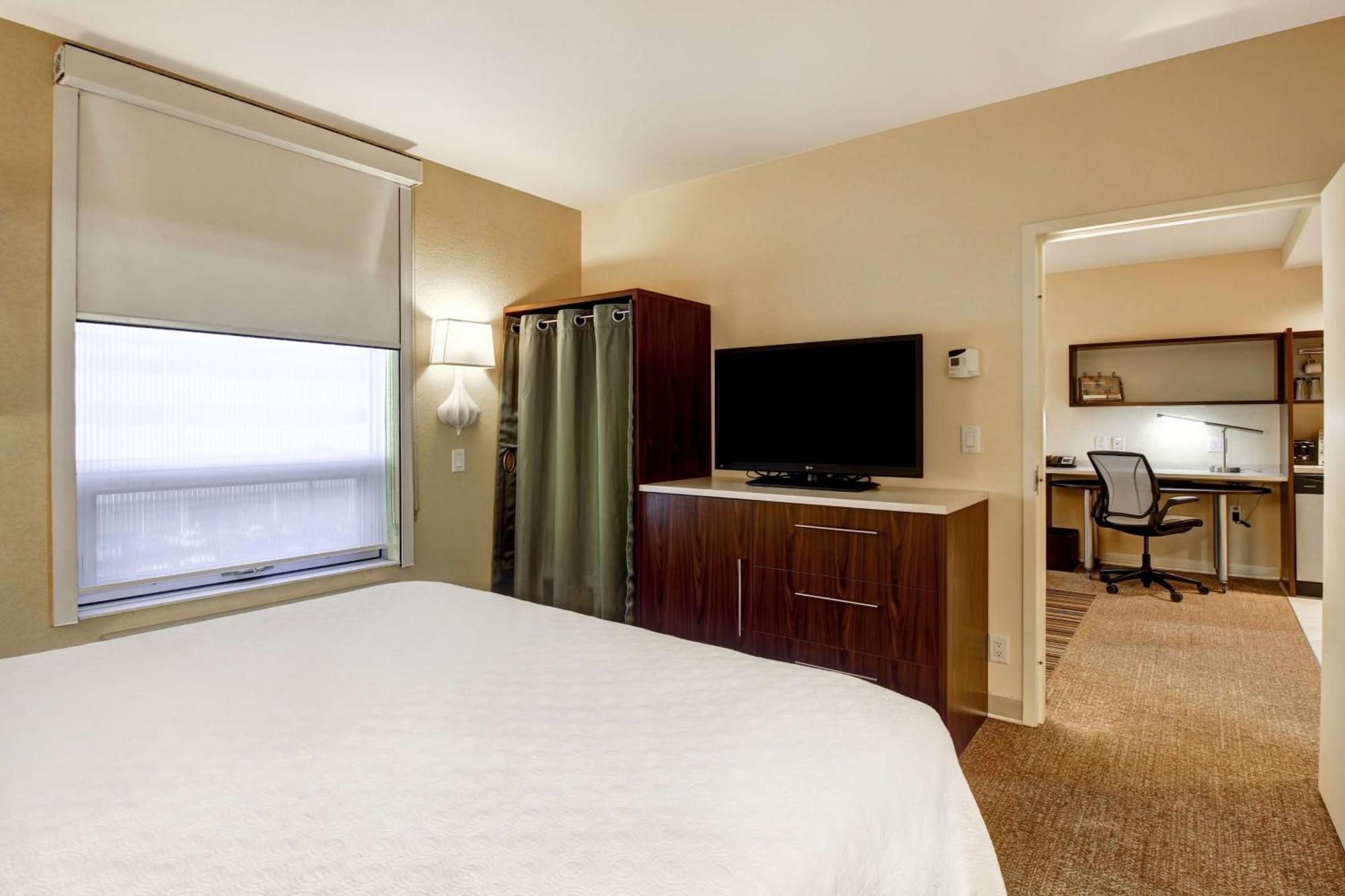 Home2 By Hilton West 3* Edmonton