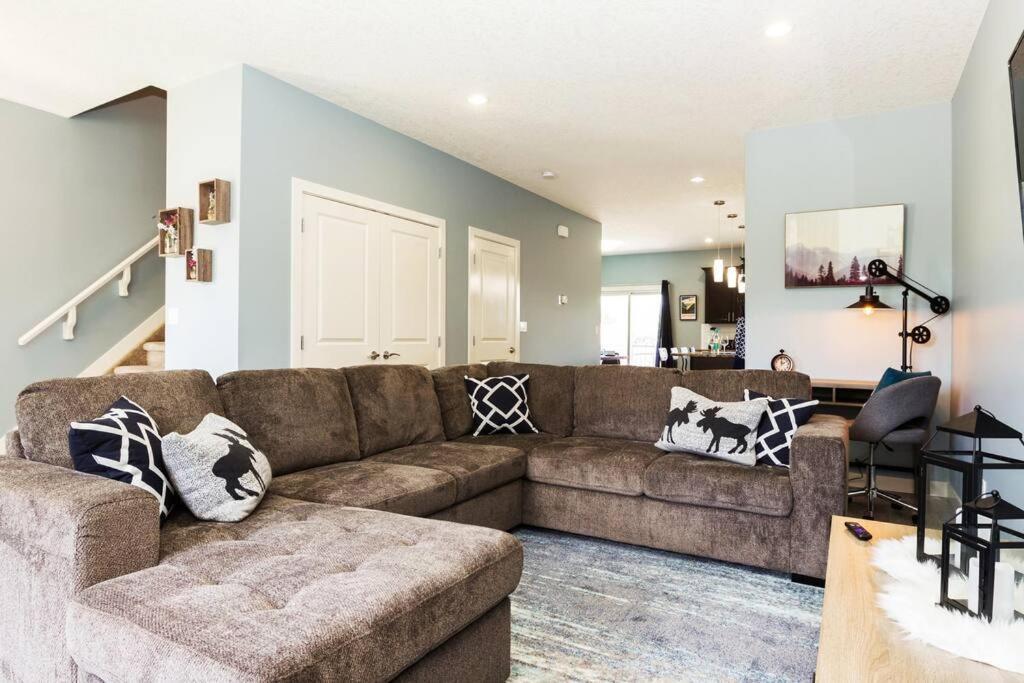 Modern - King Bed - Garage - Long *
