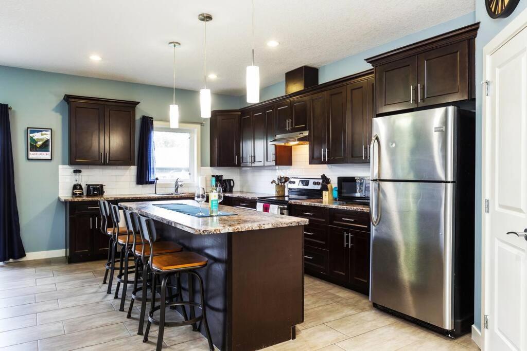 Modern - King Bed - Garage - Long Edmonton