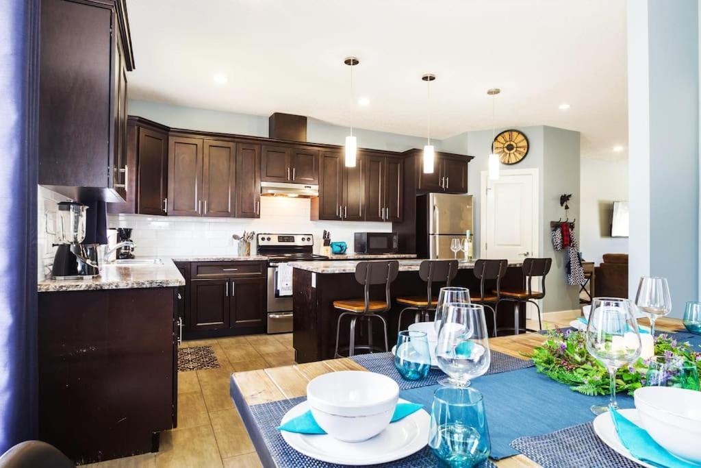 Apartment Modern - King Bed - Garage - Long Edmonton