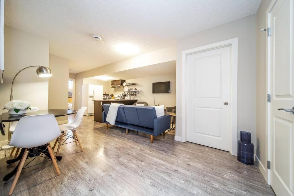Bright Modern - Netflix - Wifi - Long * Edmonton