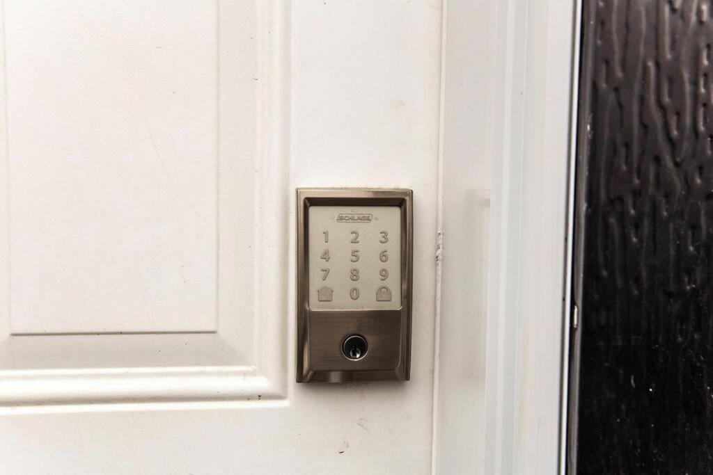Bright Modern - Netflix - Wifi - Long Apartment *