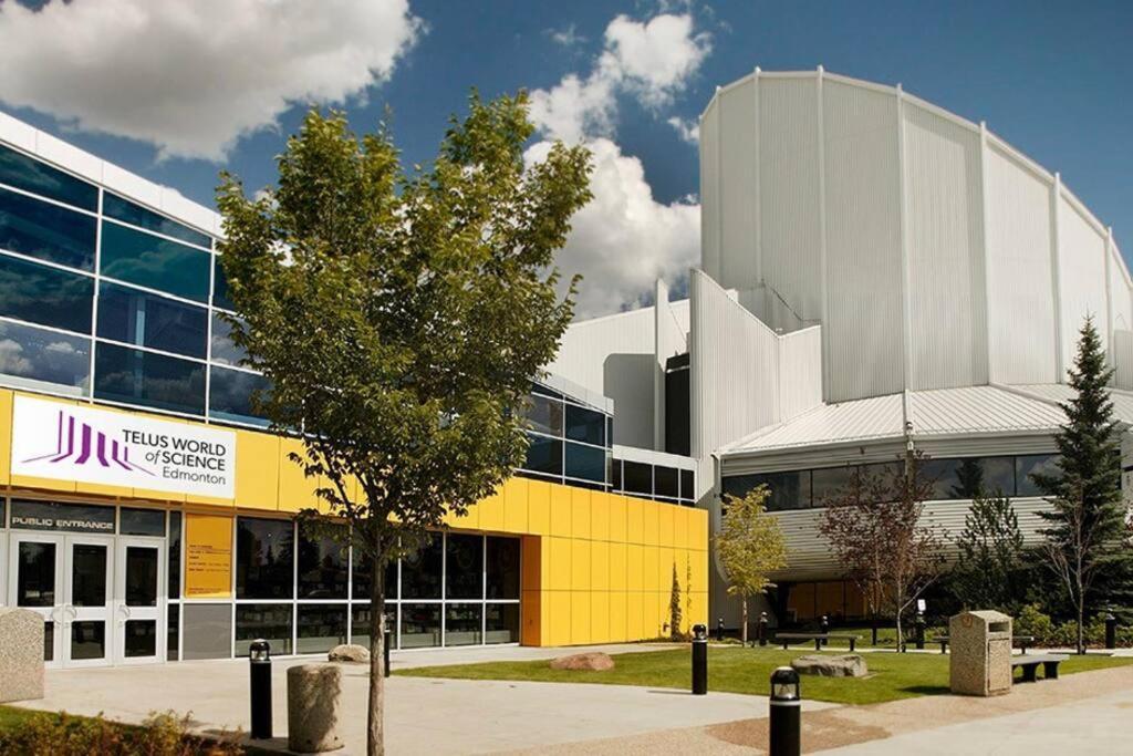 Bright Modern - Netflix - Wifi - Long Edmonton