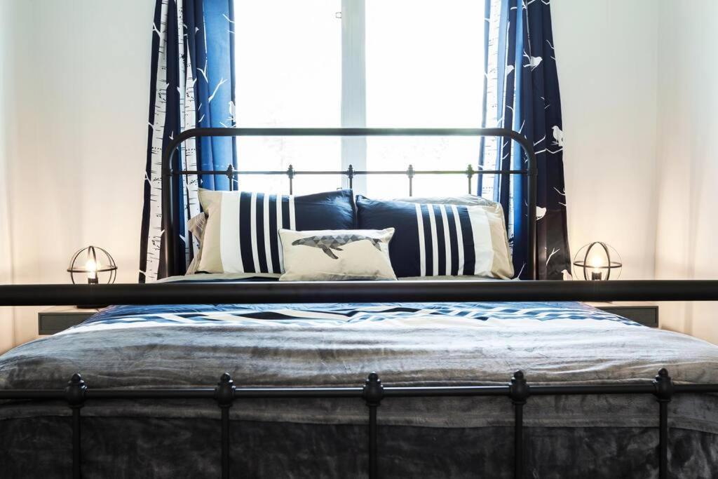 Modern - King Bed - Garage - Long Apartment *