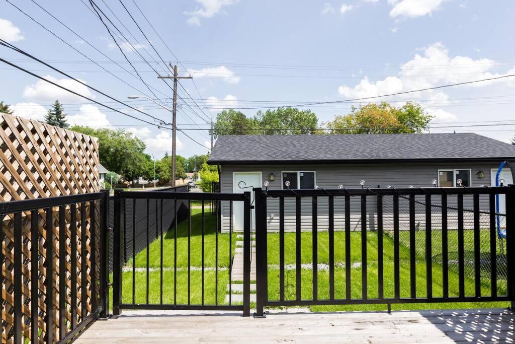 Modern - King Bed - Garage - Long Apartment Edmonton