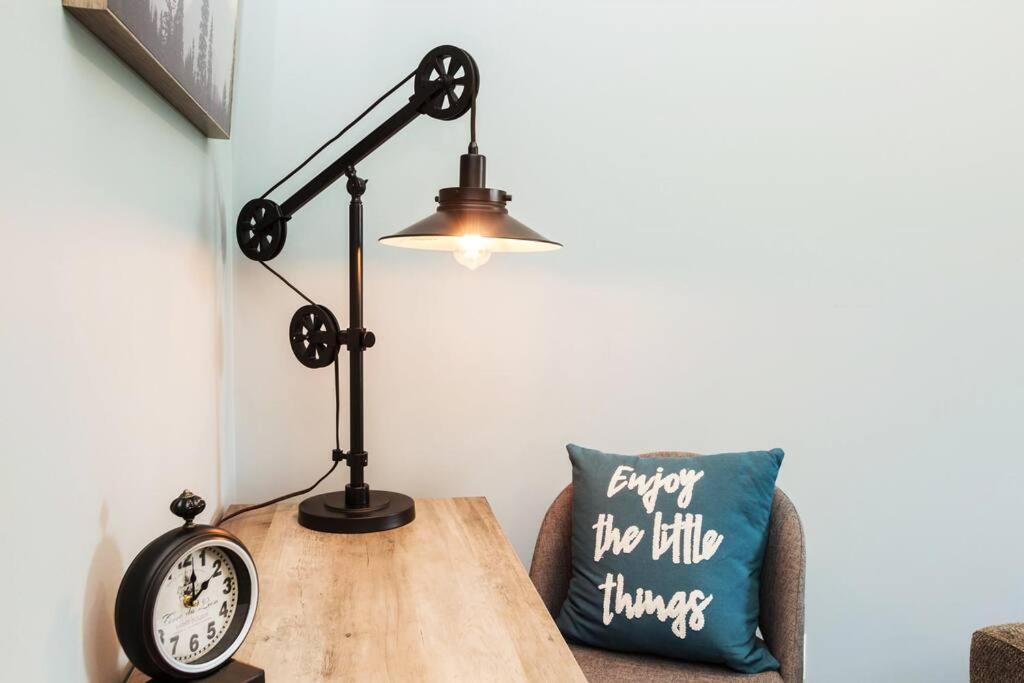 Modern - King Bed - Garage - Long Apartment *