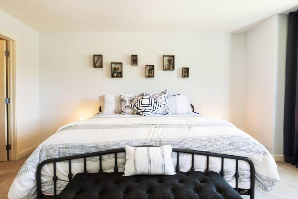 Modern - King Bed - Garage - Long