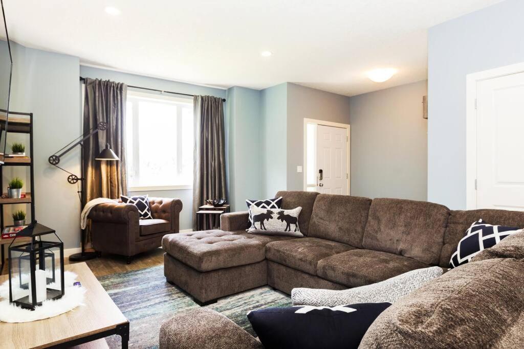 Modern - King Bed - Garage - Long Apartment *