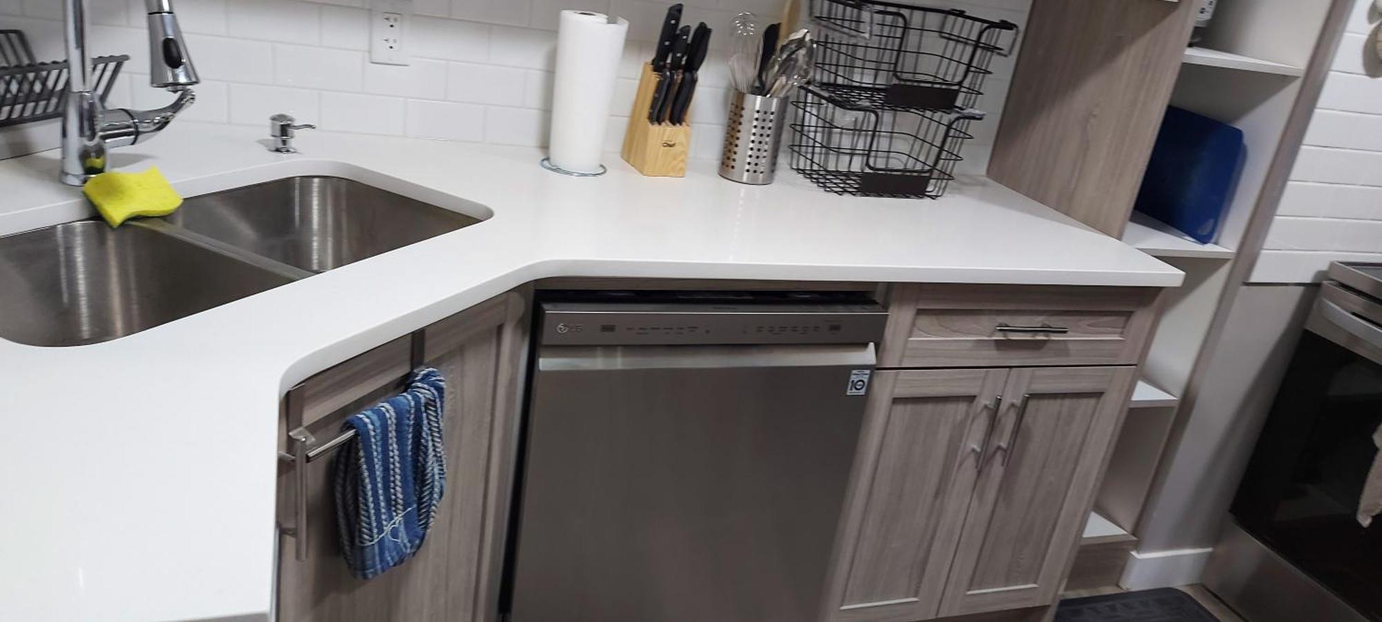 Cozy 2-bedroom Basement Guest With Private Entrance And Proximity To The Airport * Edmonton