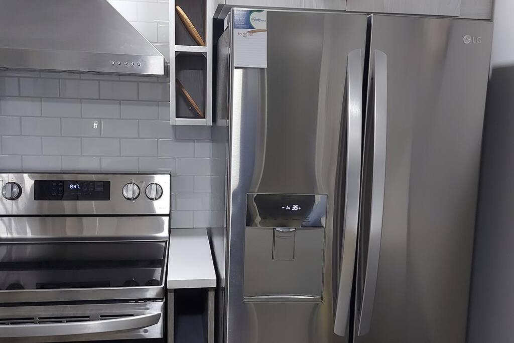 Cozy 2-bedroom Basement Guest With Private Entrance And Proximity To The Airport