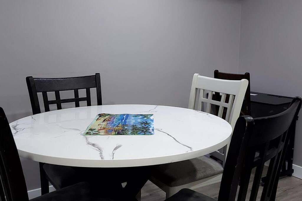 Cozy 2-bedroom Basement Guest With Private Entrance And Proximity To The Airport * Edmonton