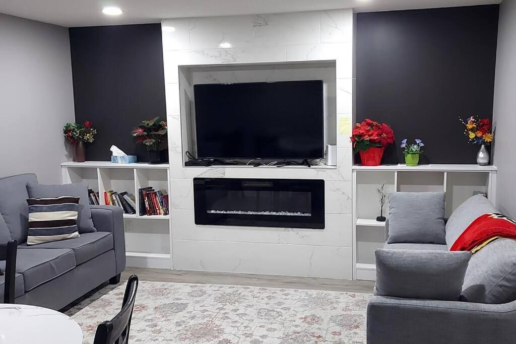 Cozy 2-bedroom Basement Guest With Private Entrance And Proximity To The Airport Edmonton