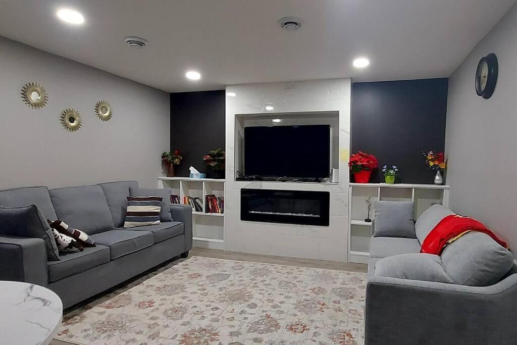 Cozy 2-bedroom Basement Guest With Private Entrance And Proximity To The Airport Edmonton