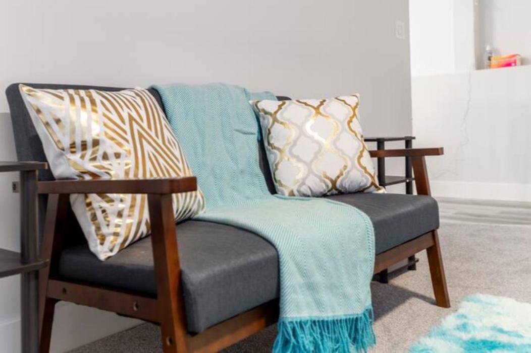 Homestay Furnished Room-5 Close To U Of A In - With Shared Spaces Edmonton