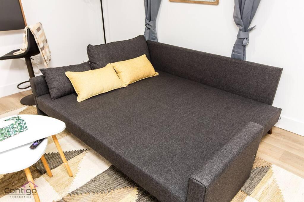 The Zen Den, King Bed, Near Dt, Wem, Heated Floor, Bsmt Apartment *