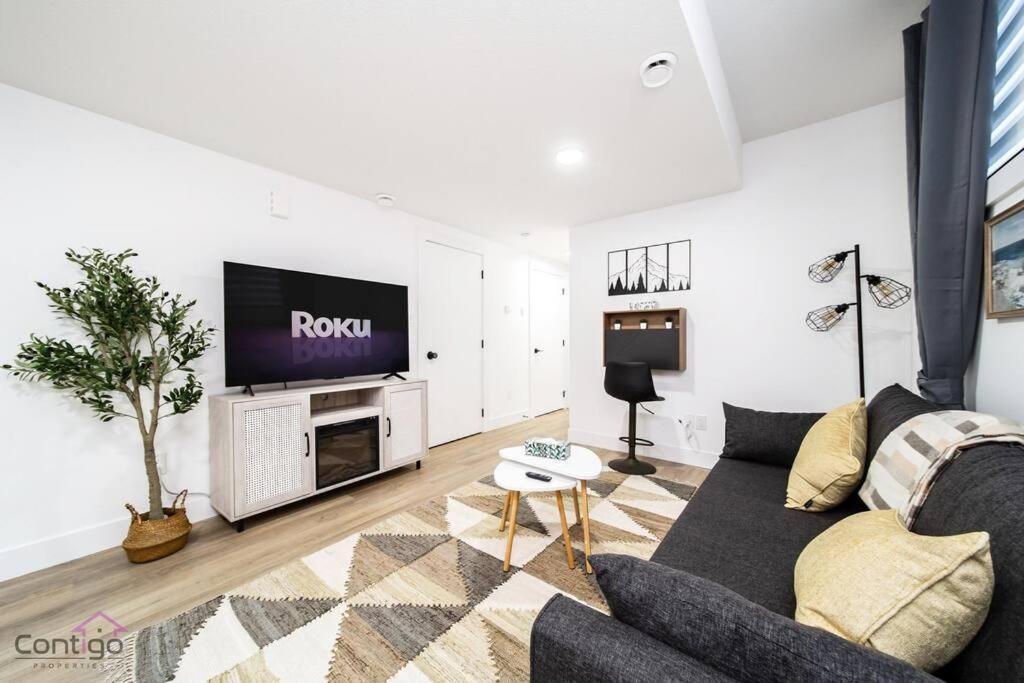 The Zen Den, King Bed, Near Dt, Wem, Heated Floor, Bsmt Apartment