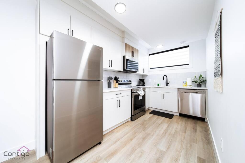 Apartment The Zen Den, King Bed, Near Dt, Wem, Heated Floor, Bsmt *