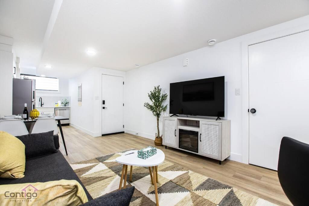 The Zen Den, King Bed, Near Dt, Wem, Heated Floor, Bsmt * Edmonton