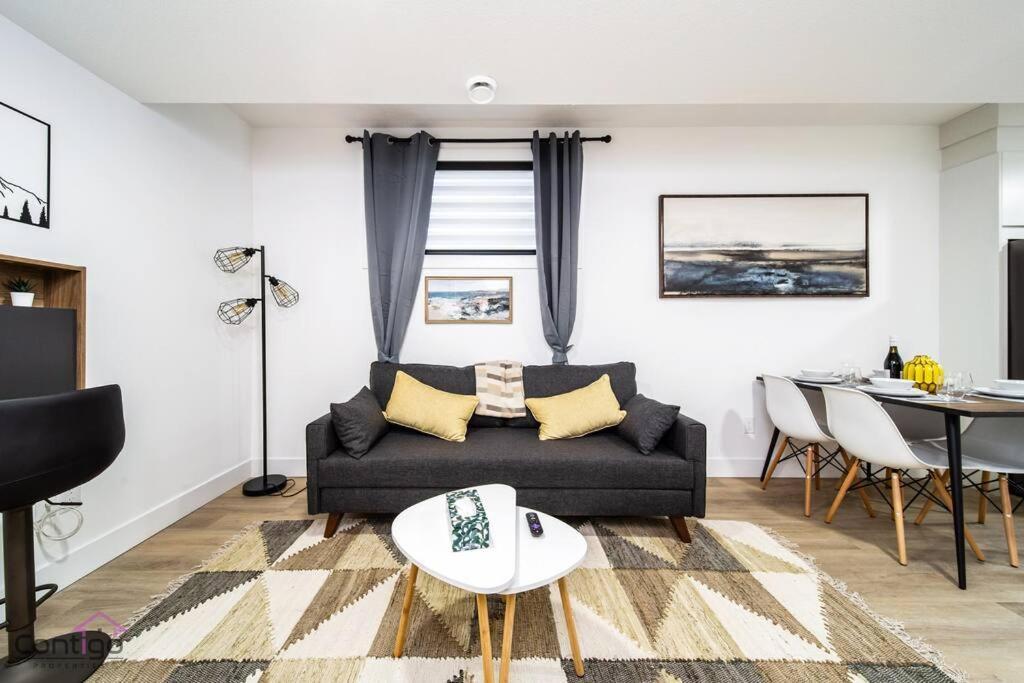 Apartment The Zen Den, King Bed, Near Dt, Wem, Heated Floor, Bsmt