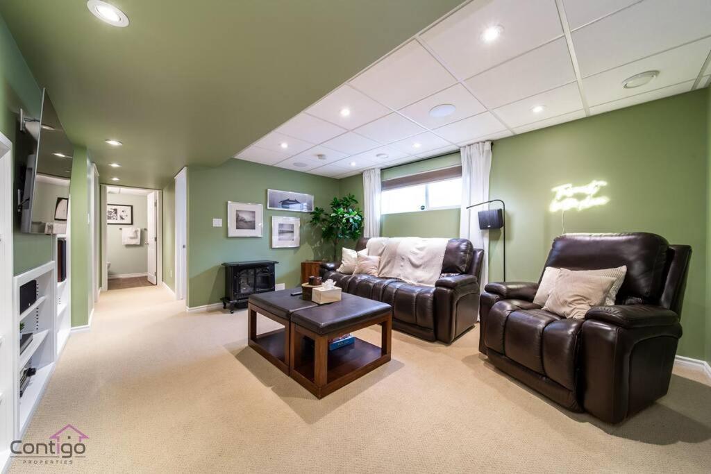 Stylish Euro Vibes Home, Small Gym, Ac, Yard, Office Holiday home