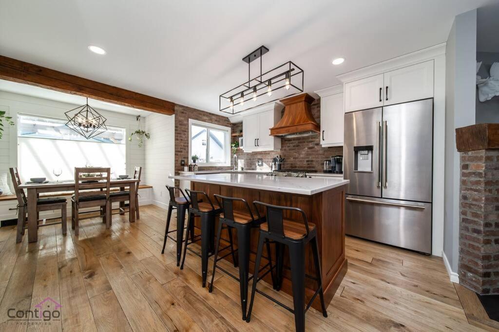 Holiday home Stylish Euro Vibes Home, Small Gym, Ac, Yard, Office Edmonton