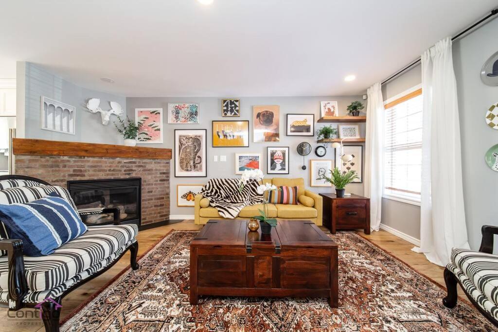 Stylish Euro Vibes Home, Small Gym, Ac, Yard, Office Holiday home