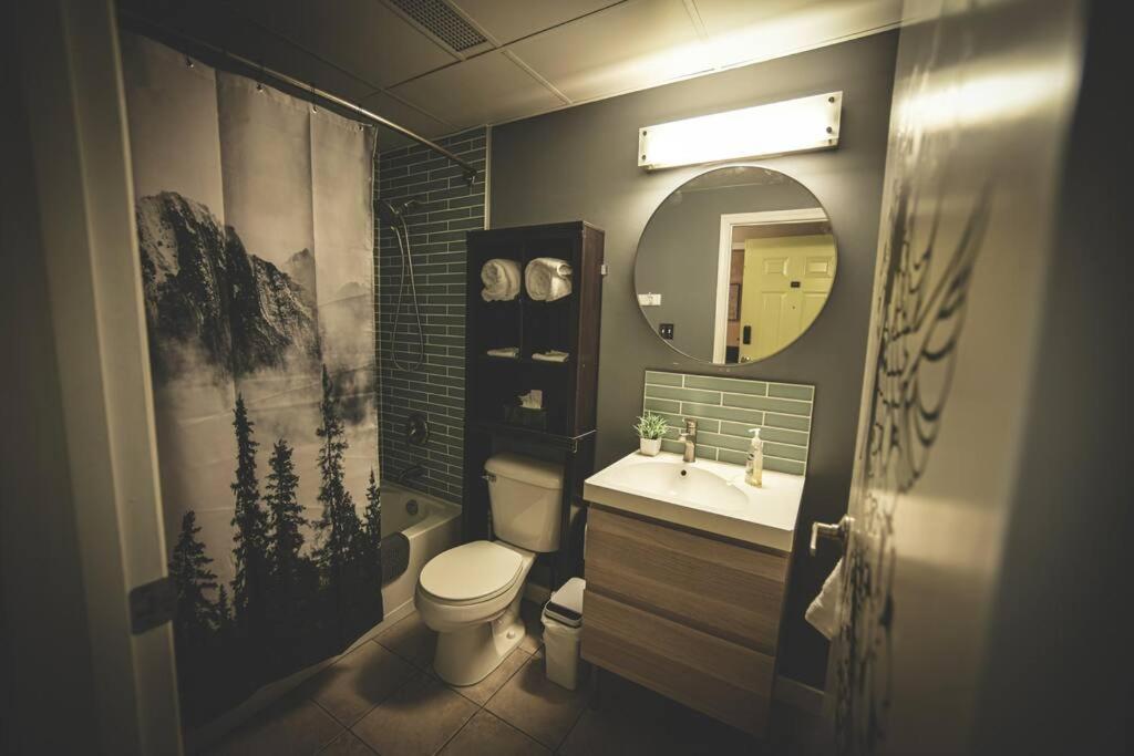 Apartment 2 Full Beds, Rogers Place Downtown Central, Memorable 1 Bedroom