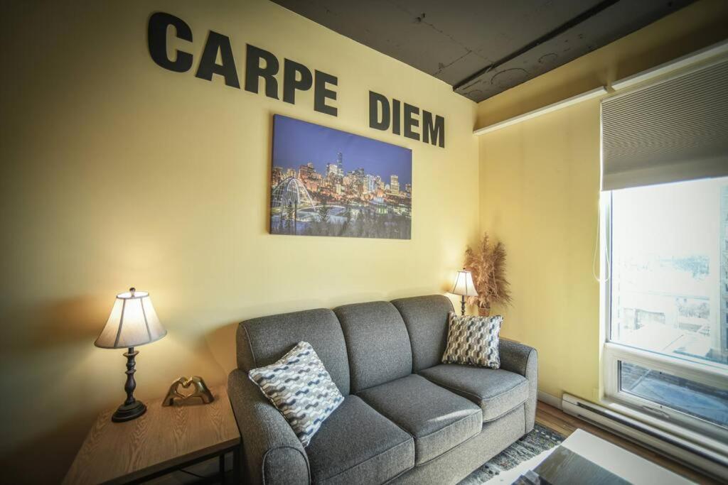 2 Full Beds, Rogers Place Downtown Central, Memorable 1 Bedroom