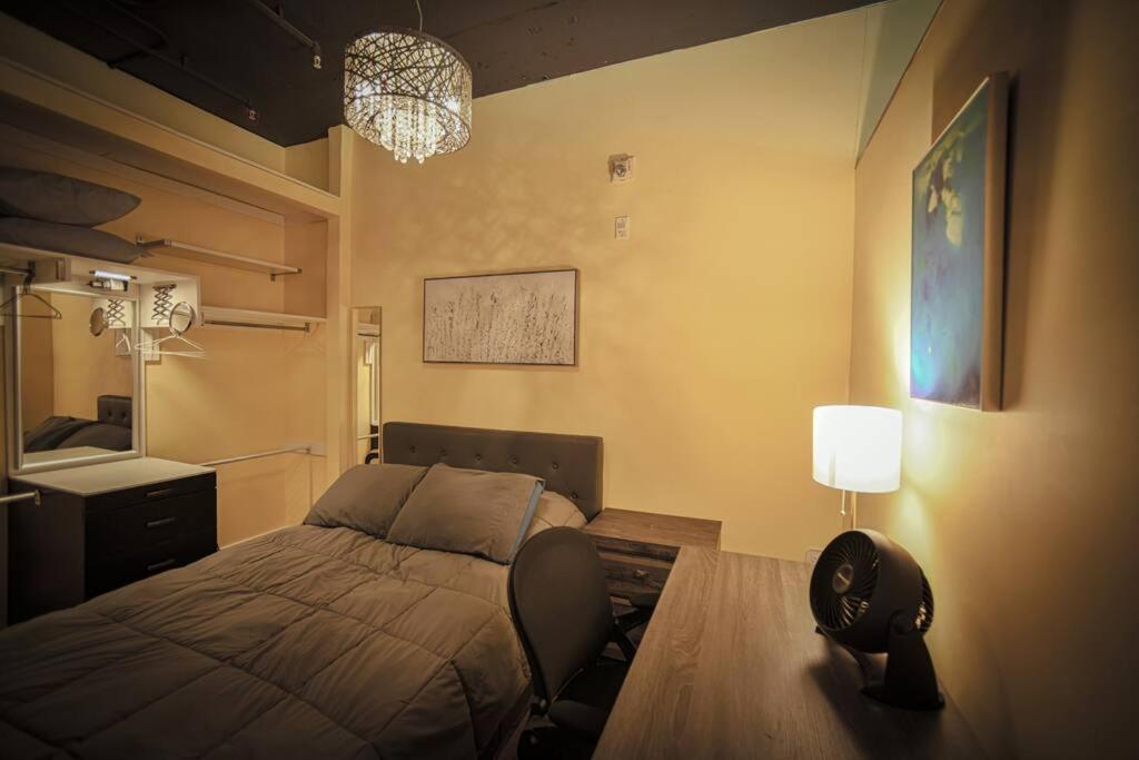 Apartment 2 Full Beds, Rogers Place Downtown Central, Memorable 1 Bedroom