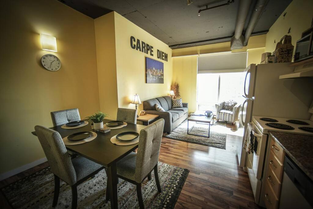 2 Full Beds, Rogers Place Downtown Central, Memorable 1 Bedroom * Edmonton