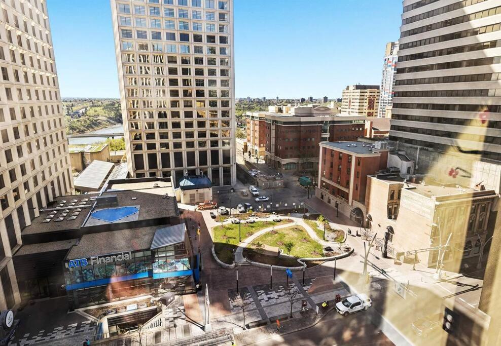2 Full Beds, Rogers Place Downtown Central, Memorable 1 Bedroom Apartment