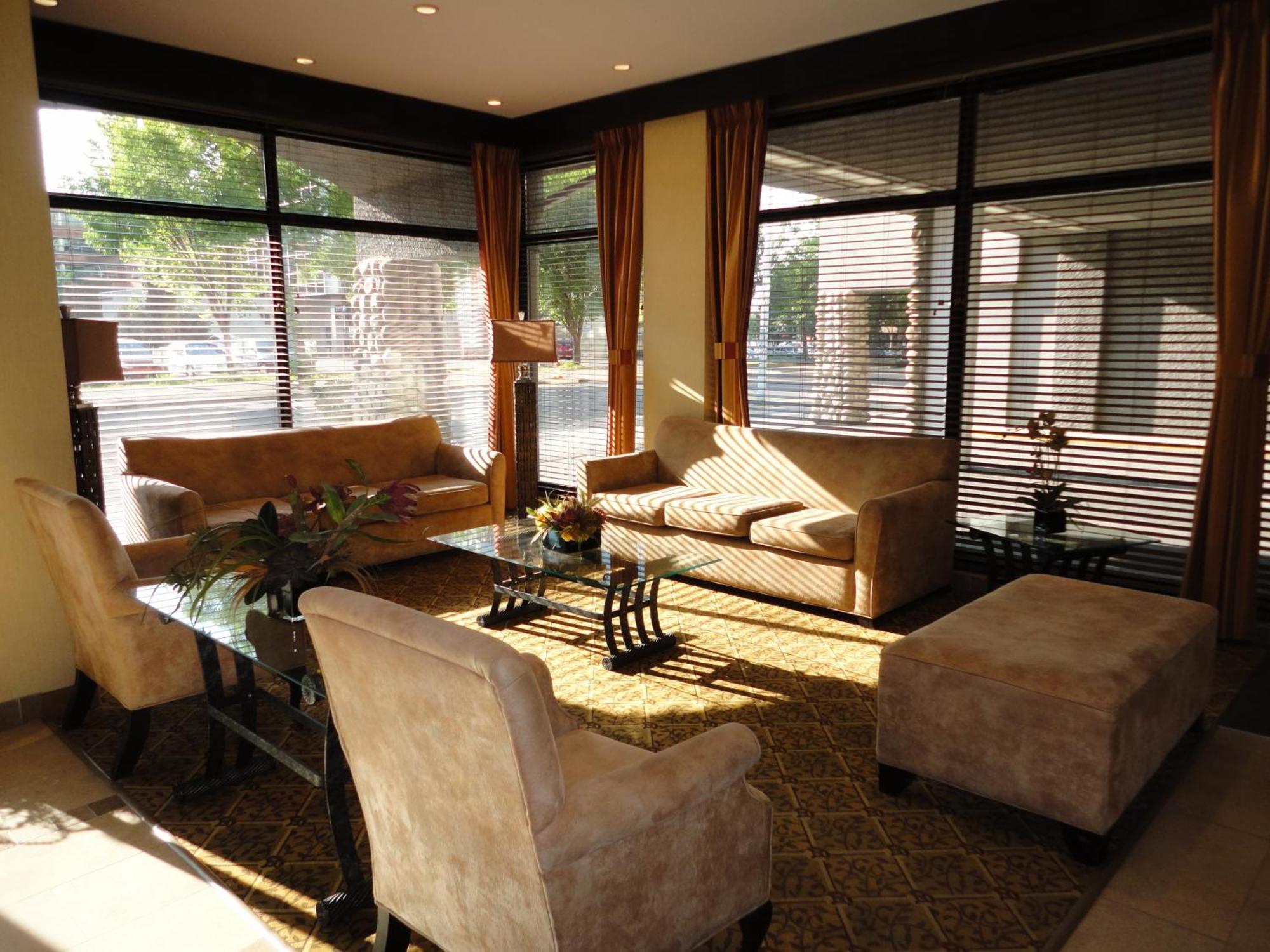 Days By Wyndham Downtown Hotel Edmonton