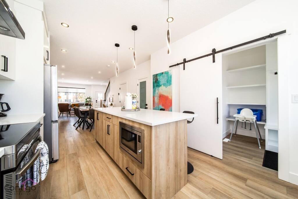 The Sherwood, Aircon, Near Wem & Dt, Sleeps 10! Edmonton