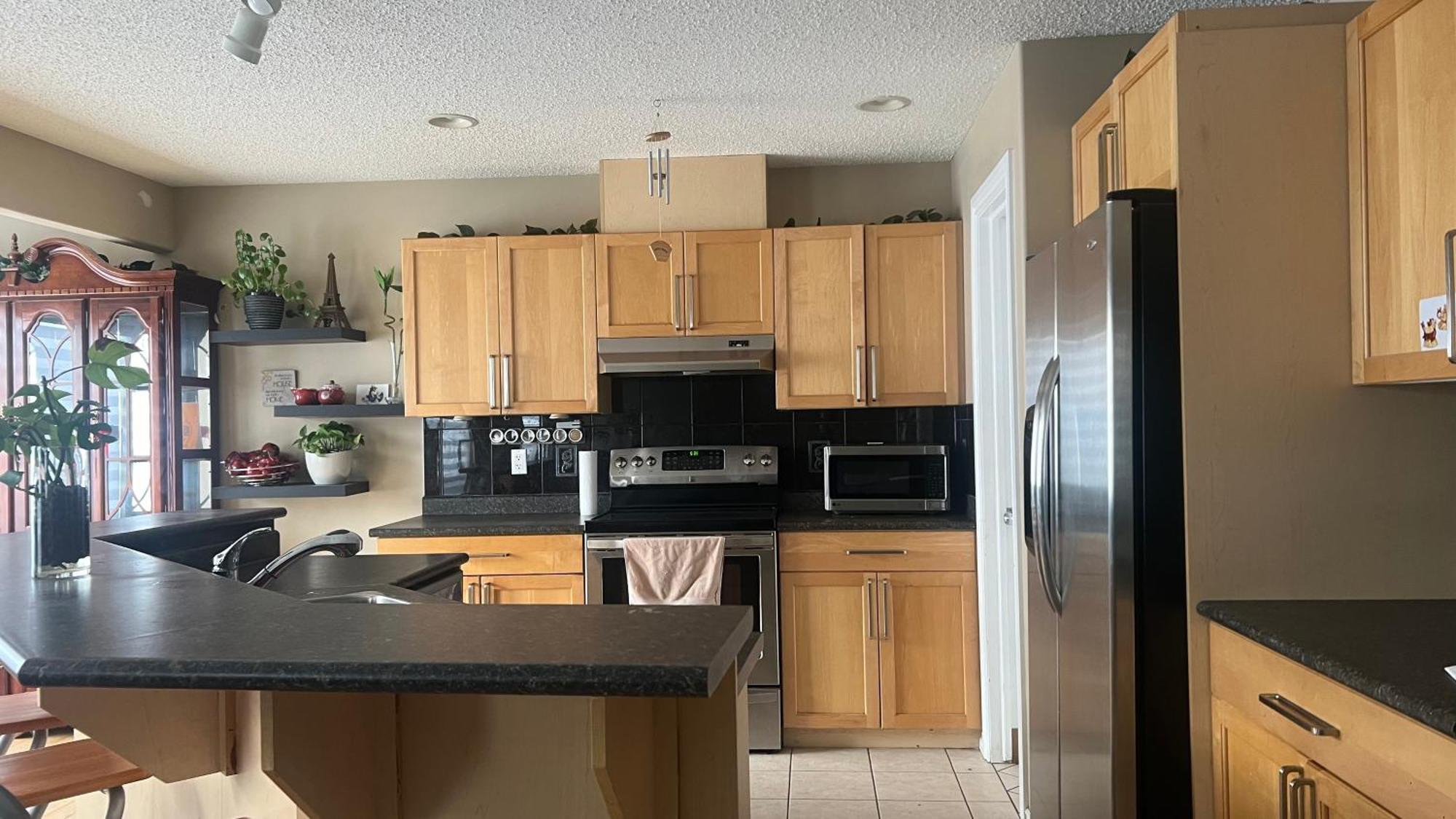 Guest house Male Only Private In Hollick Kenyon 165 Ave 56 Street Walking Distance To No Frills *