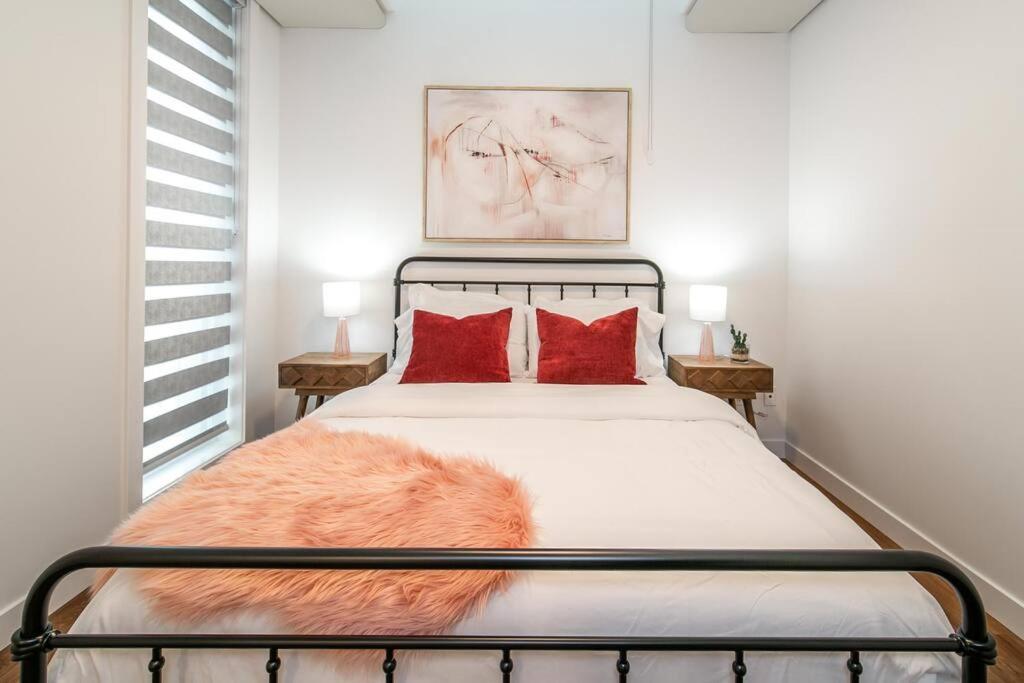 Apartment Industrial Romantic U/g Parking 5 Min To Dtn! *