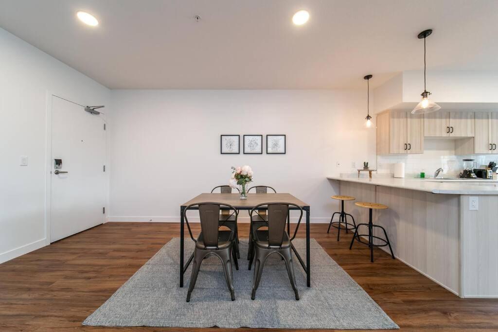 Apartment Industrial Romantic U/g Parking 5 Min To Dtn!