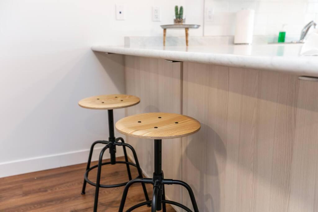 Industrial Romantic U/g Parking 5 Min To Dtn! Apartment