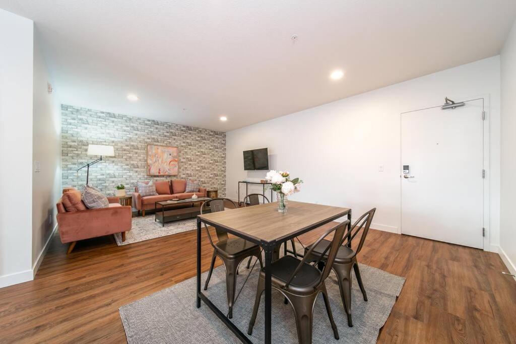Industrial Romantic U/g Parking 5 Min To Dtn! Apartment *