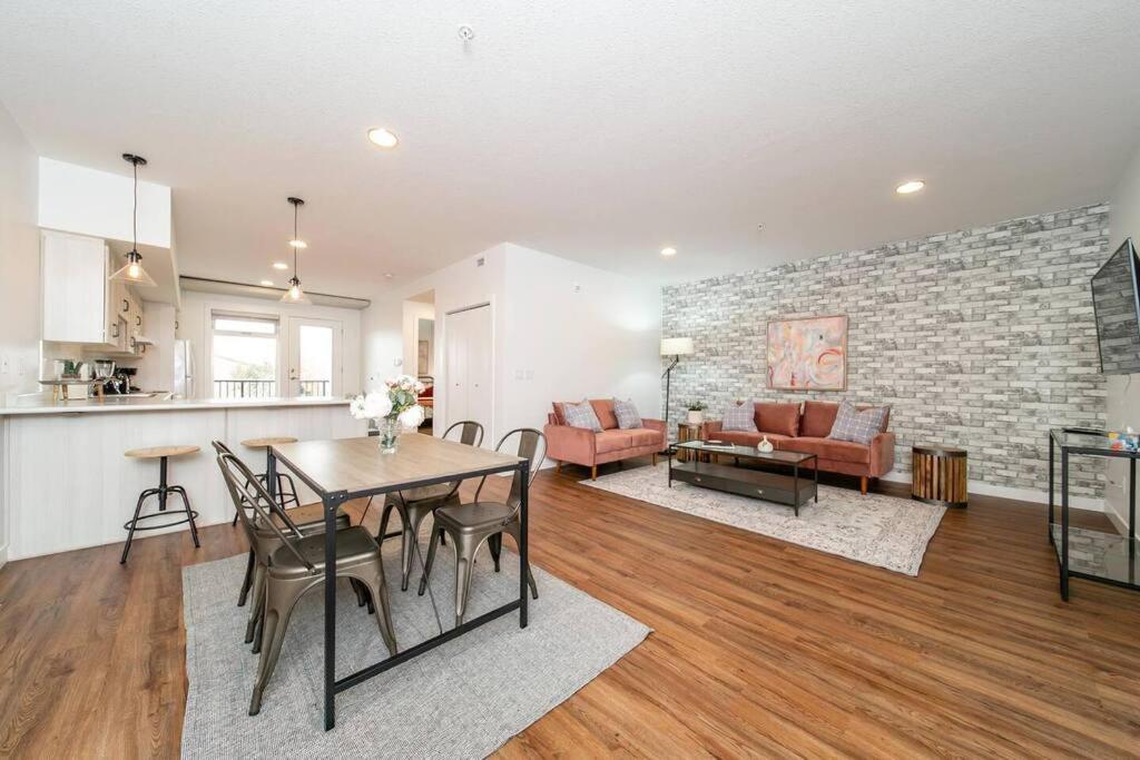 Apartment Industrial Romantic U/g Parking 5 Min To Dtn! Edmonton