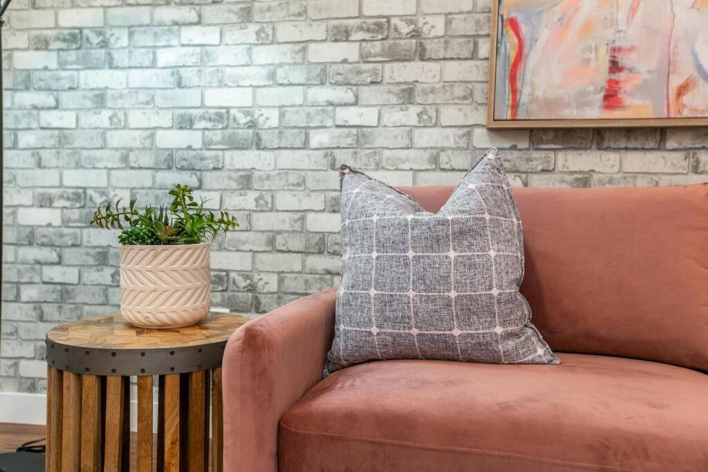 Industrial Romantic U/g Parking 5 Min To Dtn! Apartment Edmonton