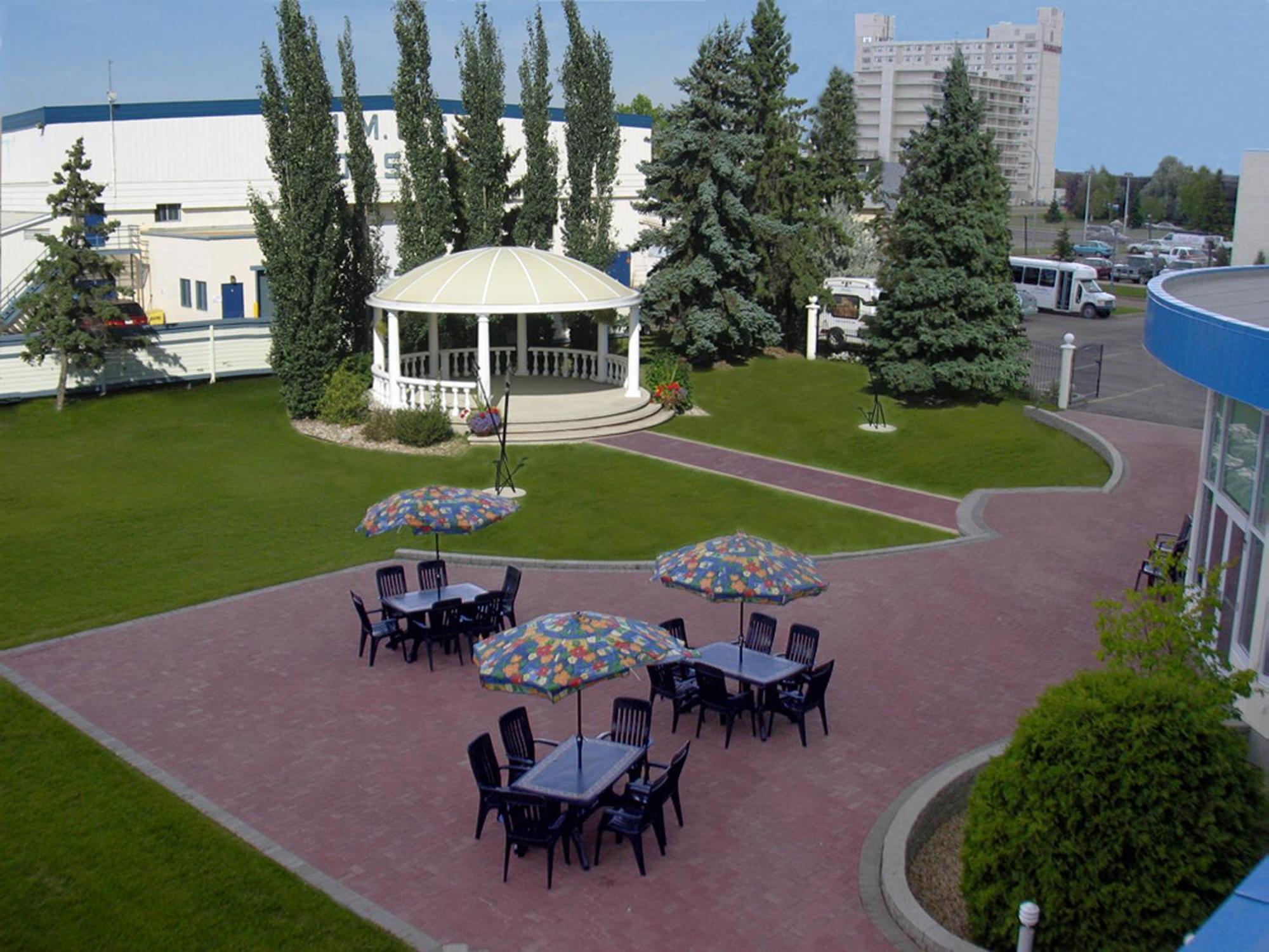 Chateau Louis & Conference Centre Hotel