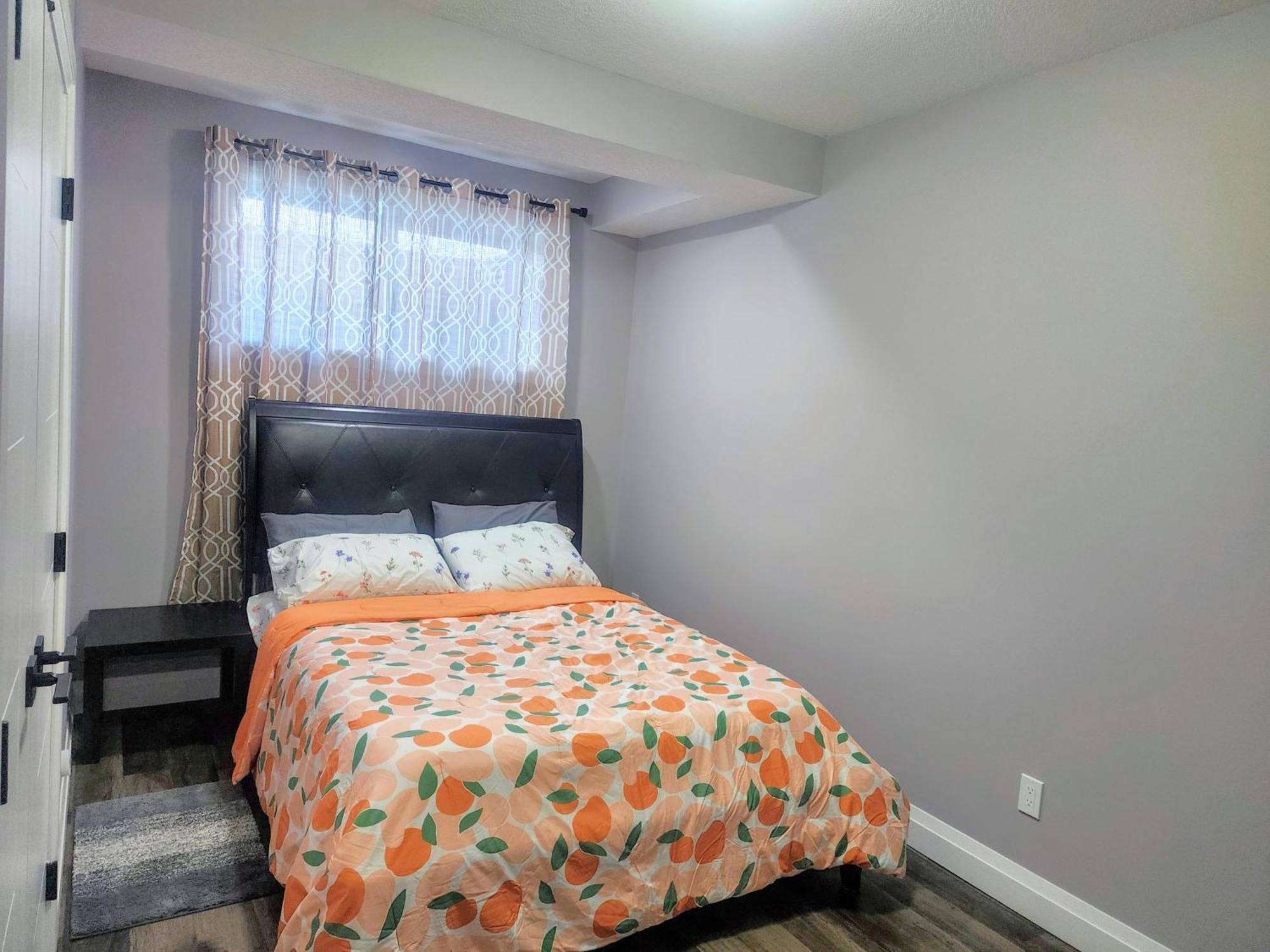 Cozy Basement - Private Entrance - Free Netflix