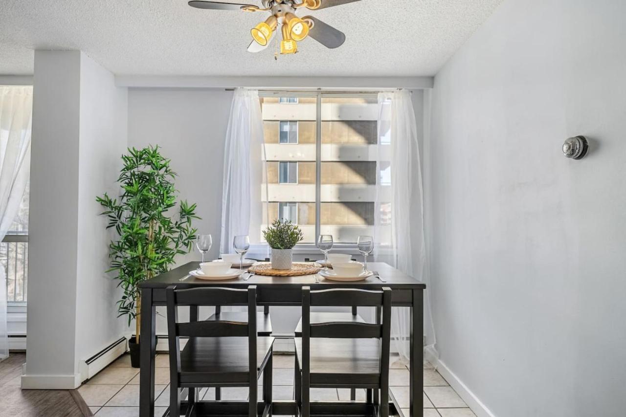 Prime Location Near Jasper Ave With Downtown Views, Netflix, Gym, Sauna, Sleeps 4 Apartment
