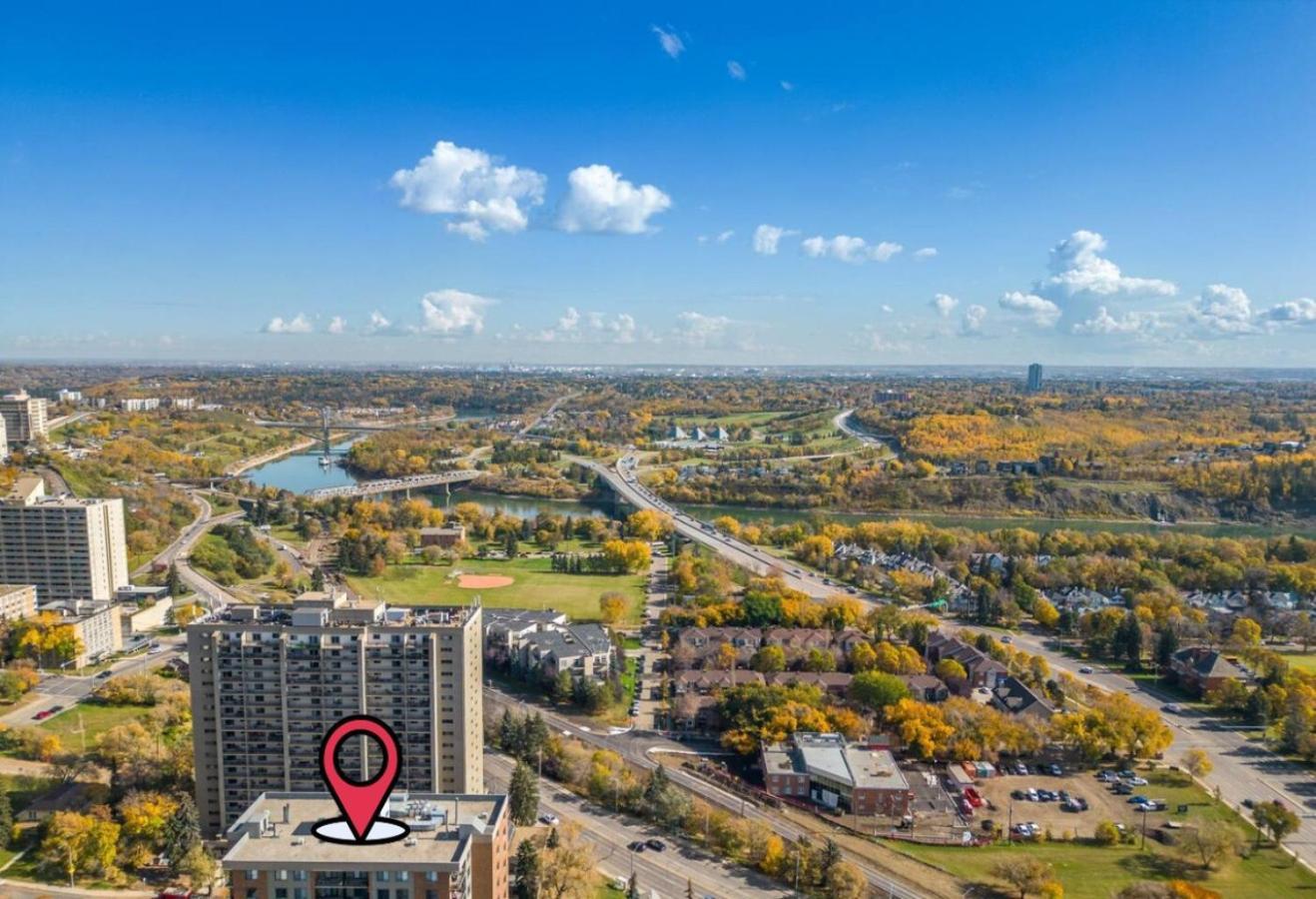 Prime Location Near Jasper Ave With Downtown Views, Netflix, Gym, Sauna, Sleeps 4 Apartment