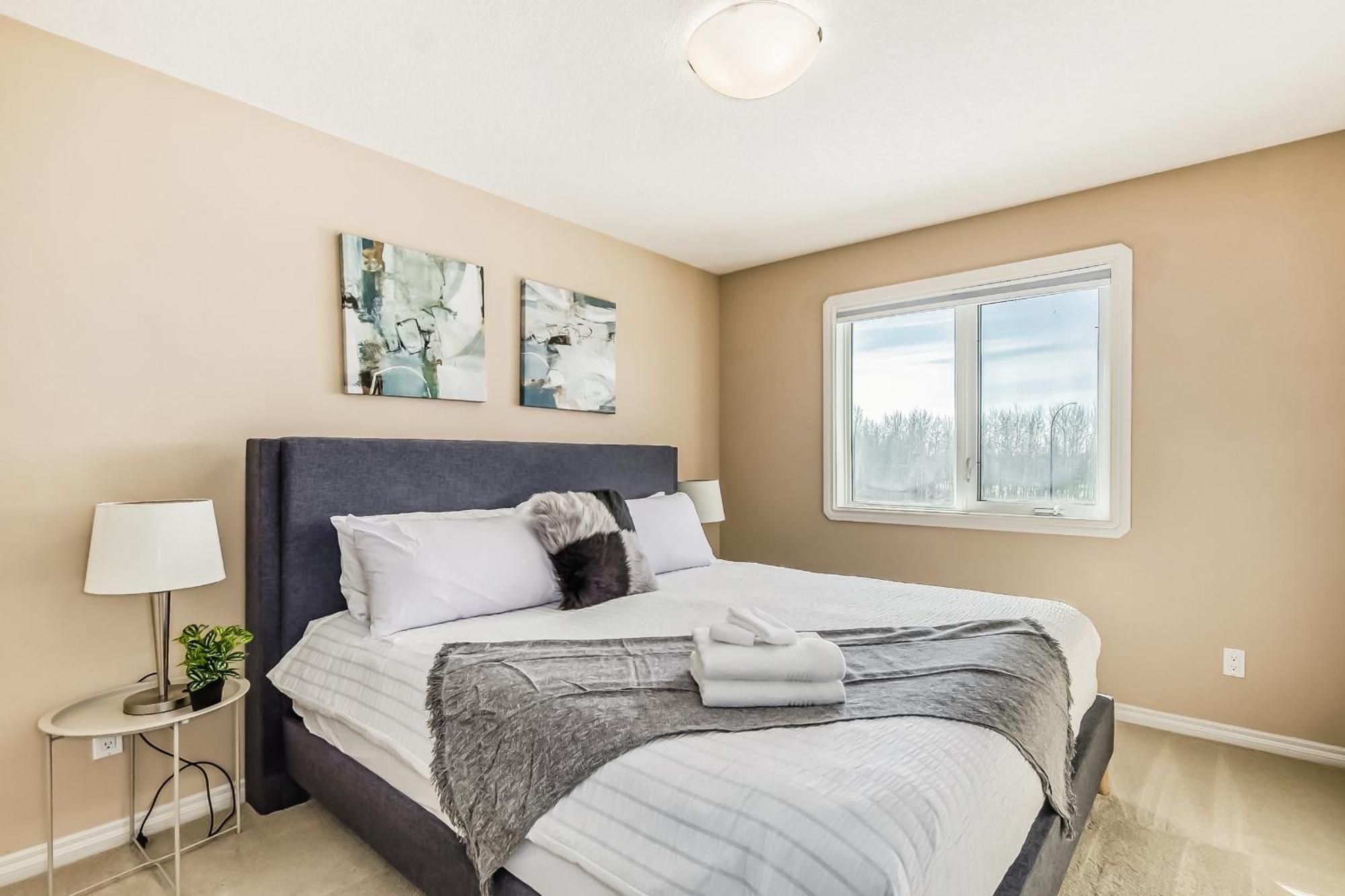 Lewis Estates Golf Course Executive By Henday, Whitemud, Step To Shops!